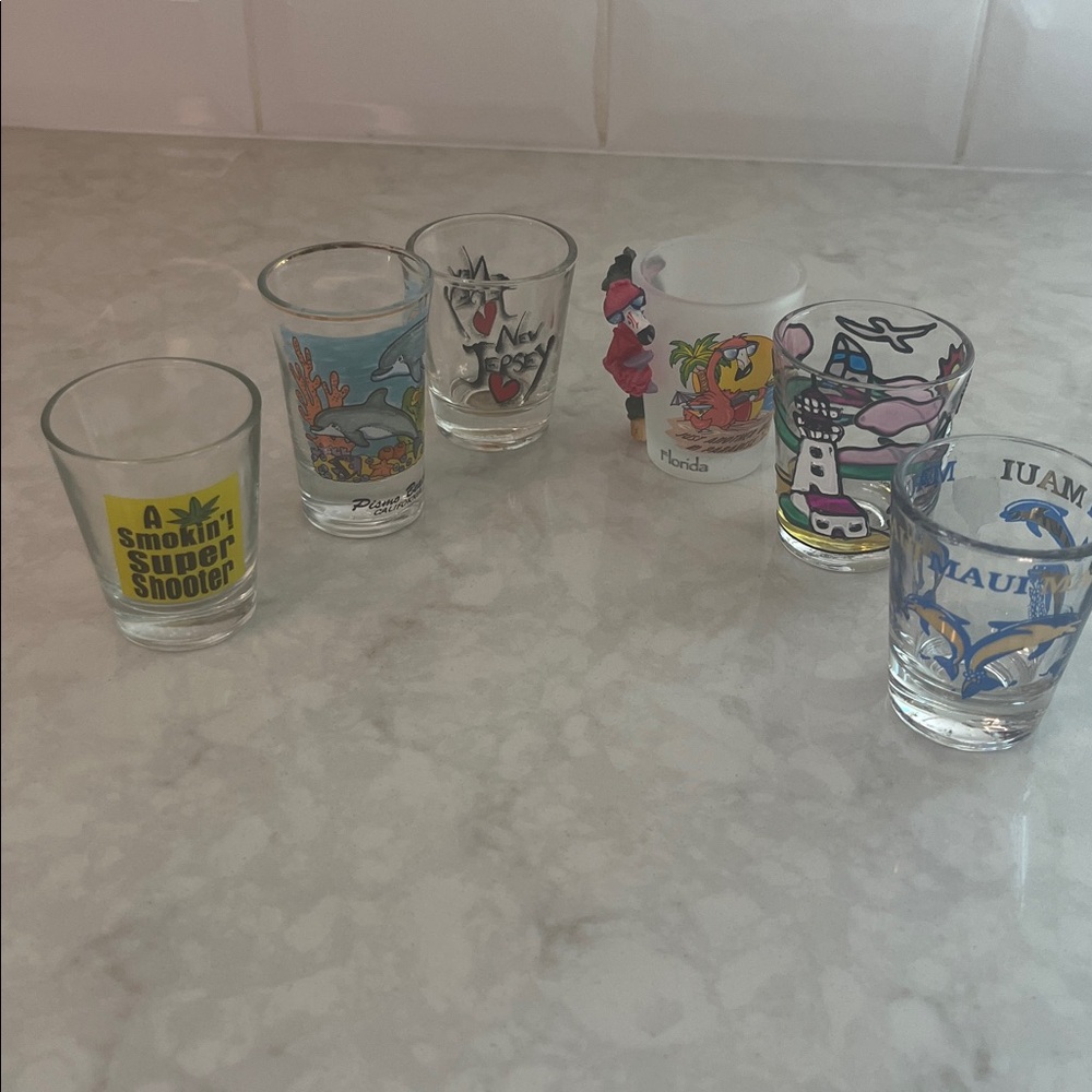 6 shot glass set Vintage fun Colorful American vacation spots.  2.25”-2.5”